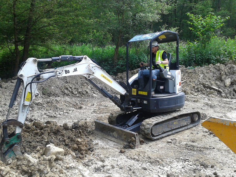 L'engin de chantier pour creuser